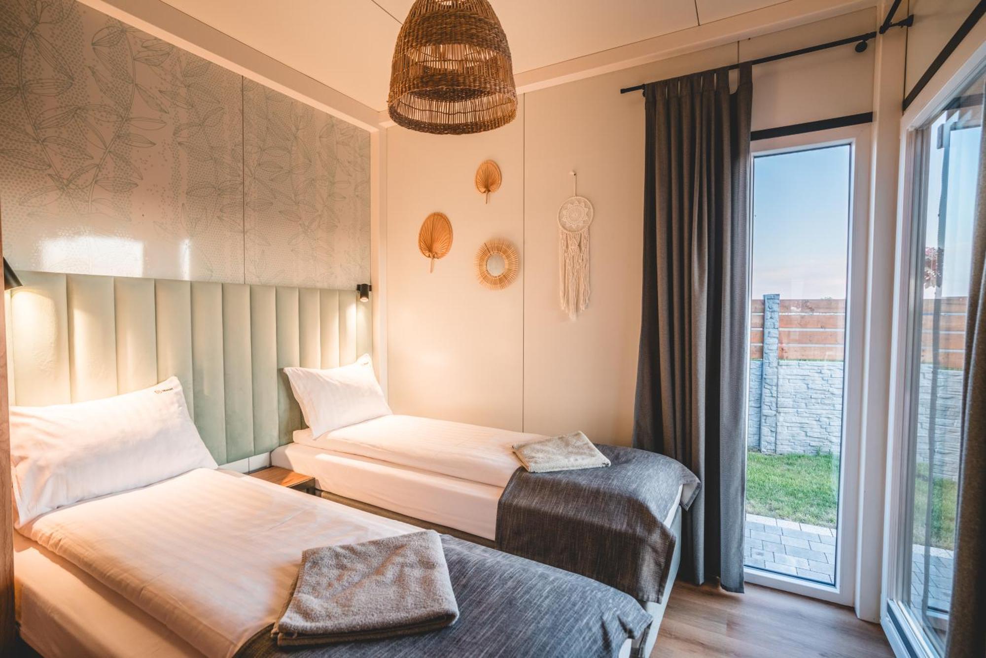 Rresort - Domki Z Krytym I Podgrzewanym Basenem, Sauna, Wifi, Parking W Cenie! Rewal Dış mekan fotoğraf